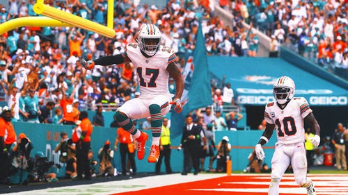 MIAMI DOLPHINS Trending Image: Tyreek Hill: Dolphins trading Jaylen Waddle would be 'ludicrious'